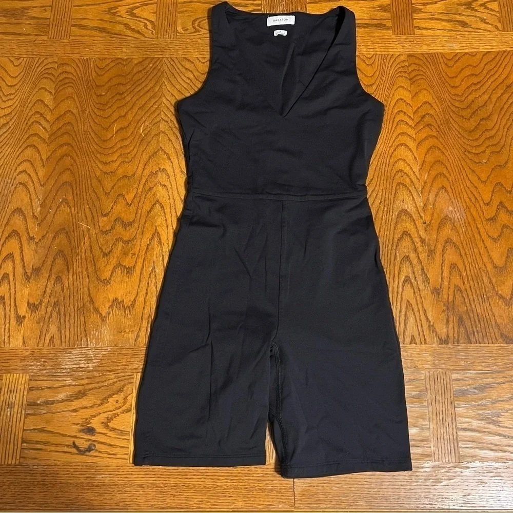 Aritzia Babaton Contour V-Neck Shorts Romper Sz S in Black Athletic